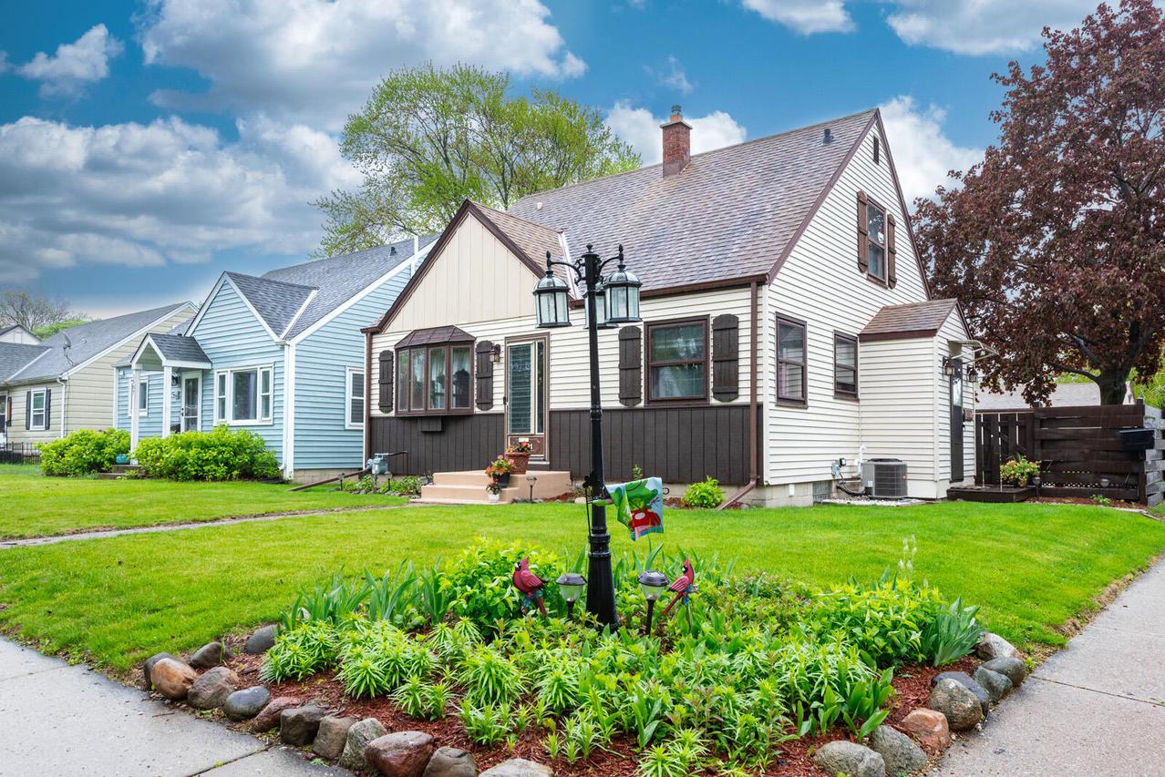 1501 E Norwich Ave, Saint Francis, WI 53235