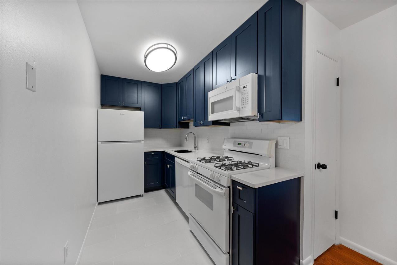 2025 E Greenwich Ave #122, Milwaukee, WI 53211