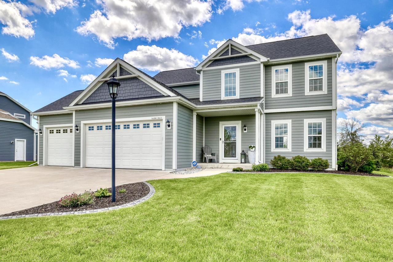 N60W13861 Weyerhaven Dr, Menomonee Falls, WI 53051
