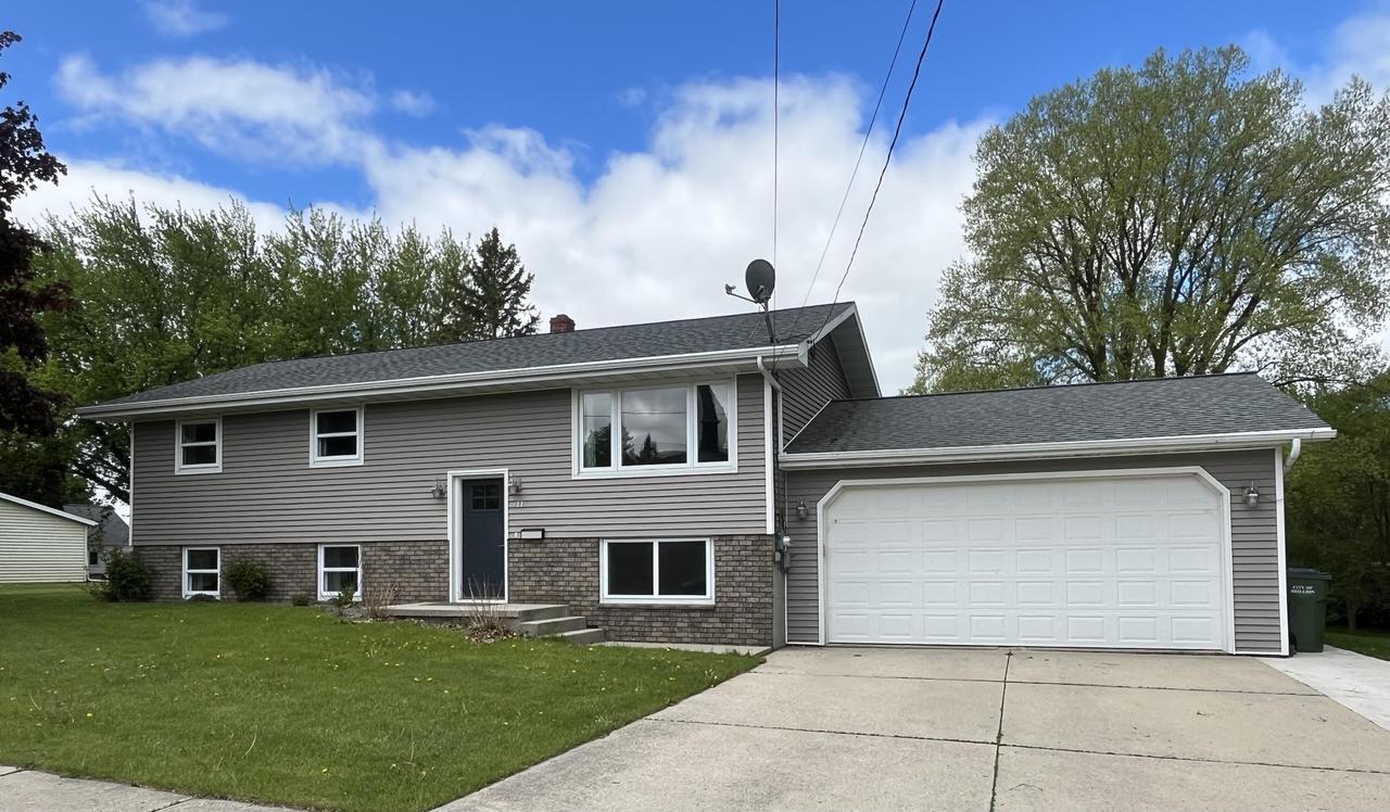 411 S Francis St, Brillion, WI 54110
