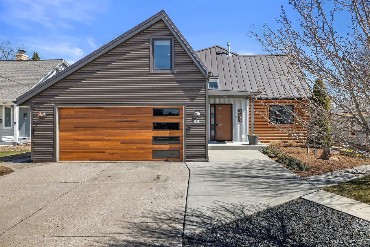 2533 Lakeshore Dr, Sheboygan, WI 53081