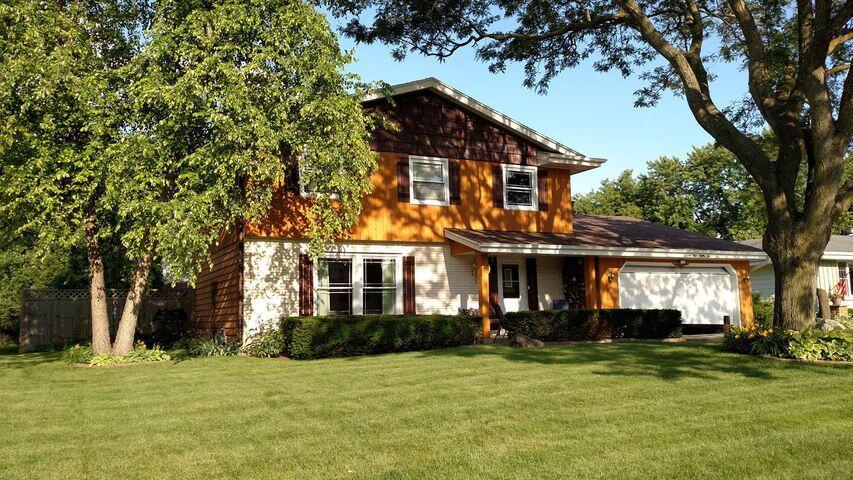 7982 S 57th St, Franklin, WI 53132