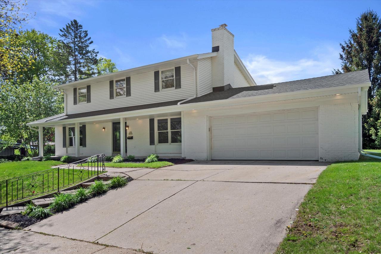 N77W7007 Oak St, Cedarburg, WI 53012