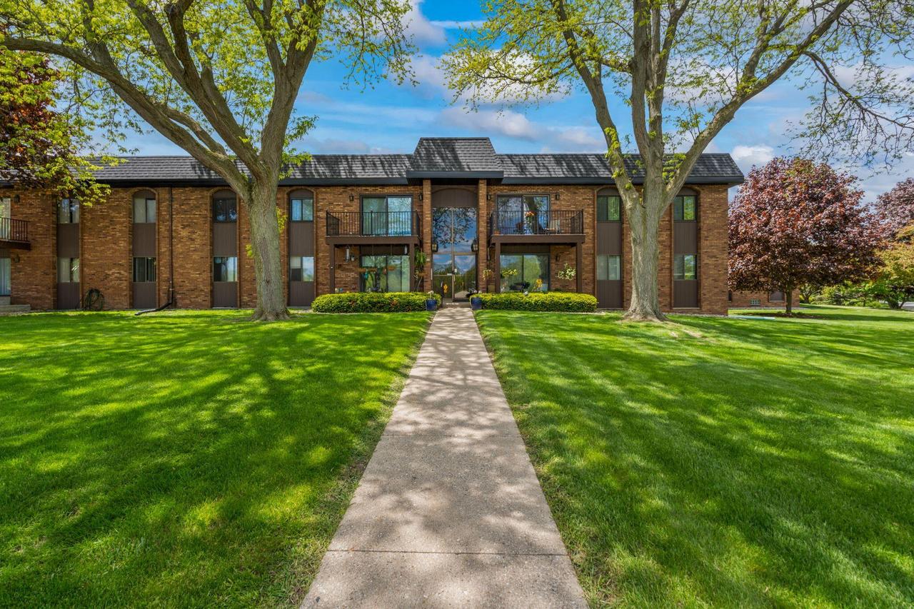 5165 S Root River, Greenfield, WI 53228