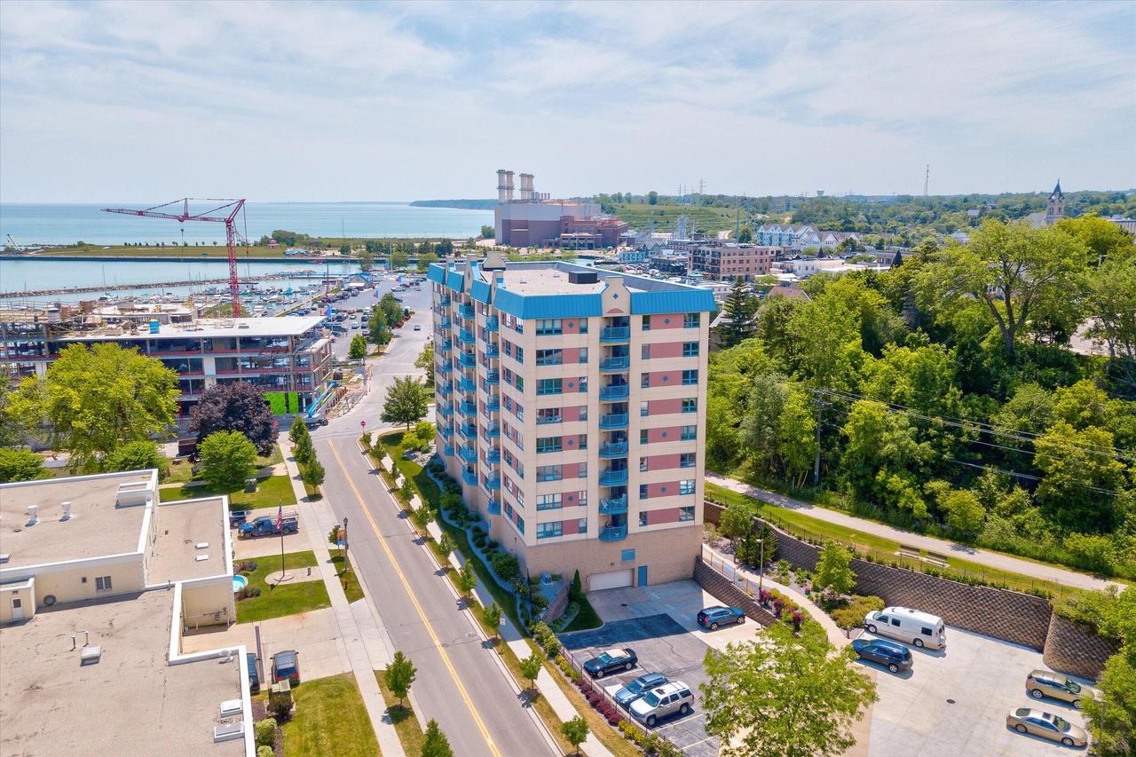 415 N Lake St #805, Port Washington, WI 53074