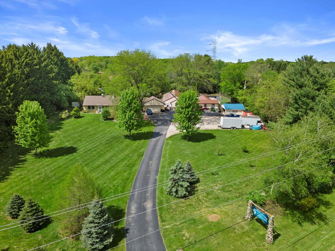 S64W22000 National Ave, Vernon, WI 53189