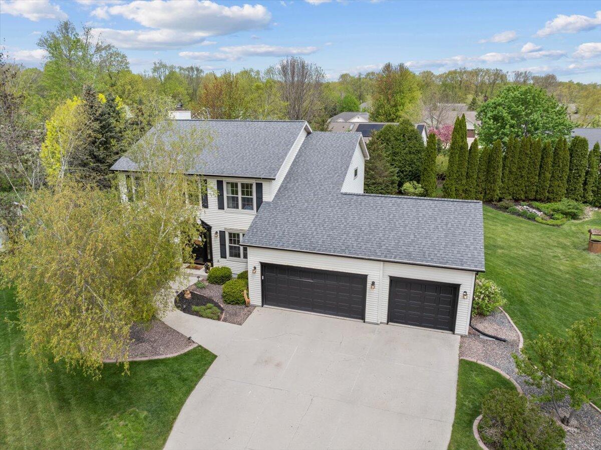 1620 Fieldstone Ln, Howards Grove, WI 53083
