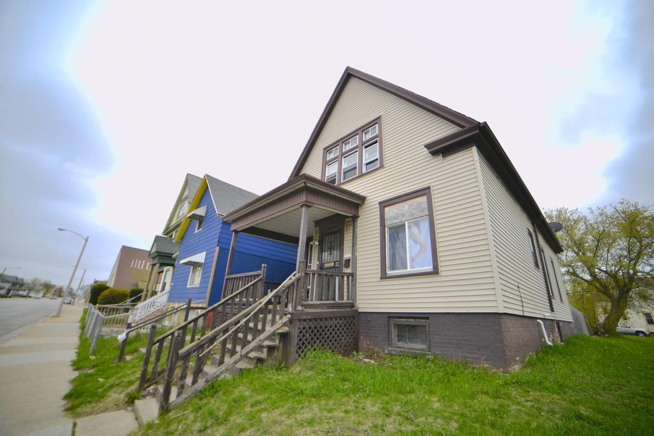 1925 W Center St, Milwaukee, WI 53206