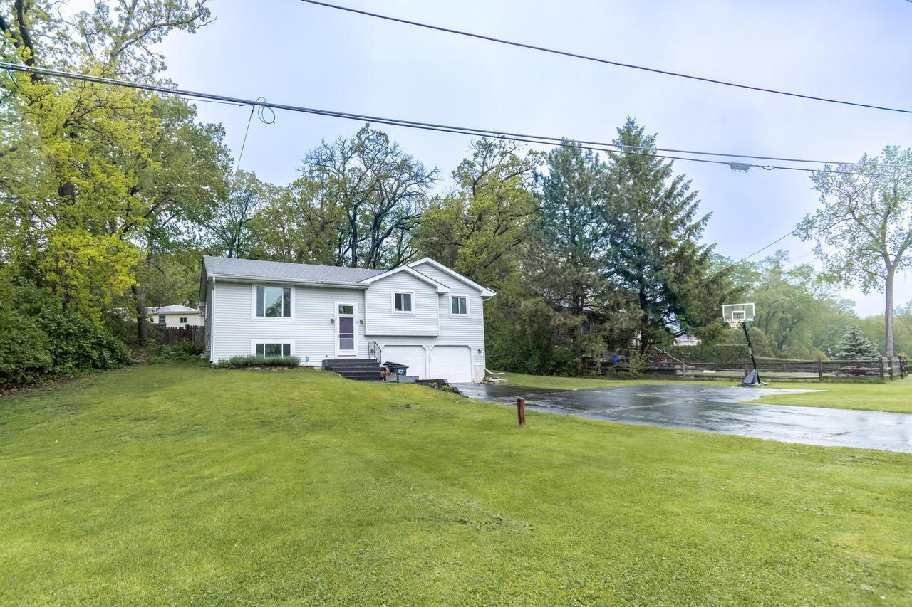 27512 95th St, Salem Lakes, WI 53168