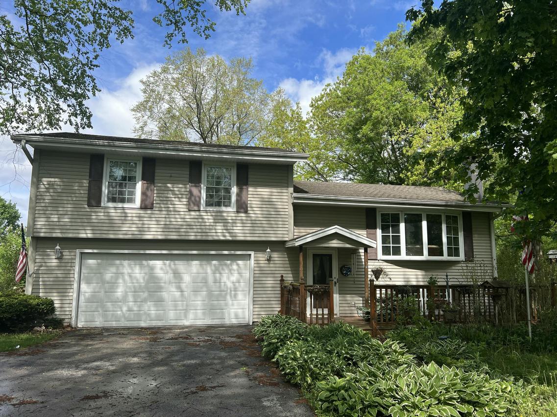 W250S4289 Center Rd, Waukesha, WI 53189
