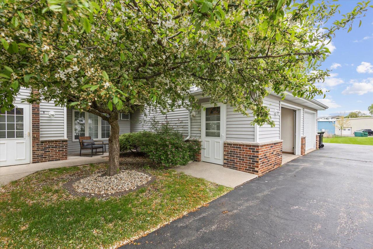 514 Root Ave #D, Hartford, WI 53027