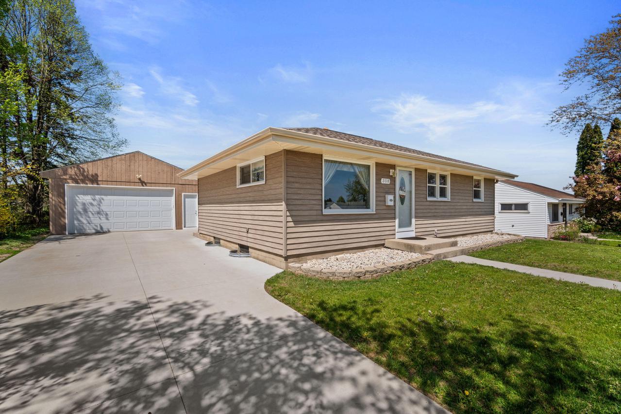 308 Beech St, Grafton, WI 53024