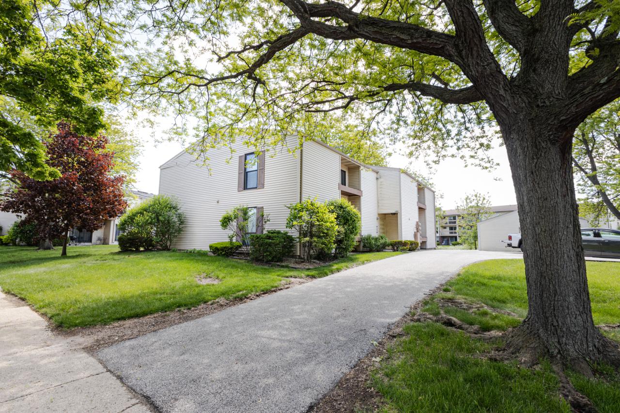 1887 Haymarket Rd #30, Waukesha, WI 53189