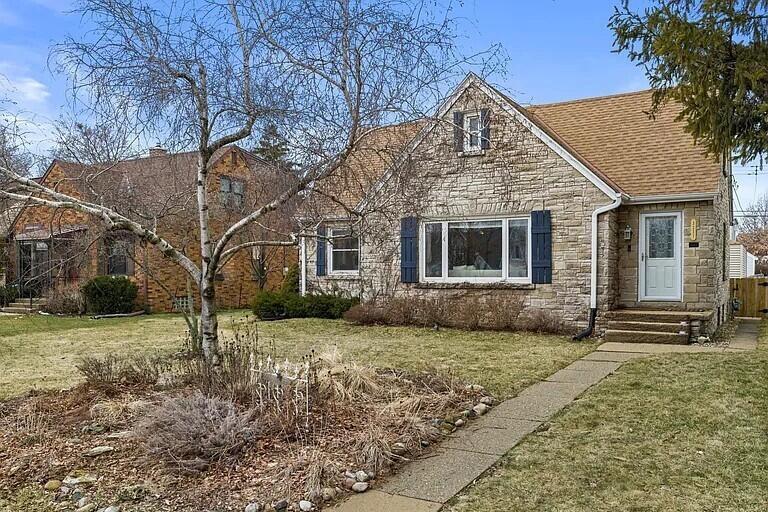3237 S 44th St, Greenfield, WI 53219