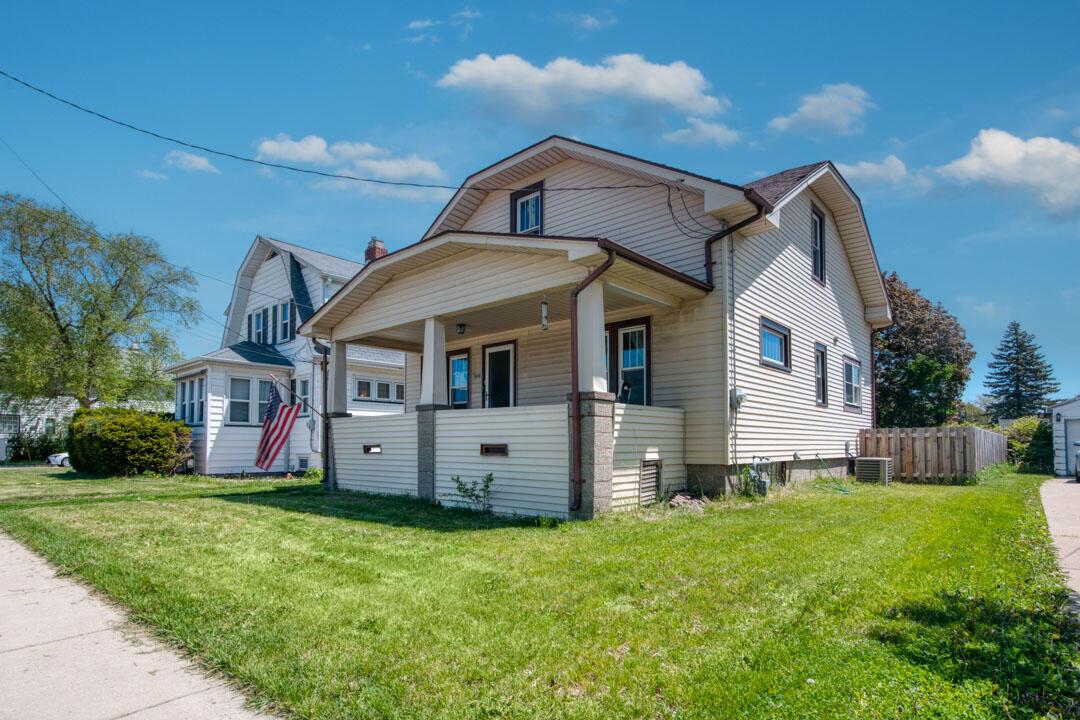 7605 22nd Ave, Kenosha, WI 53143