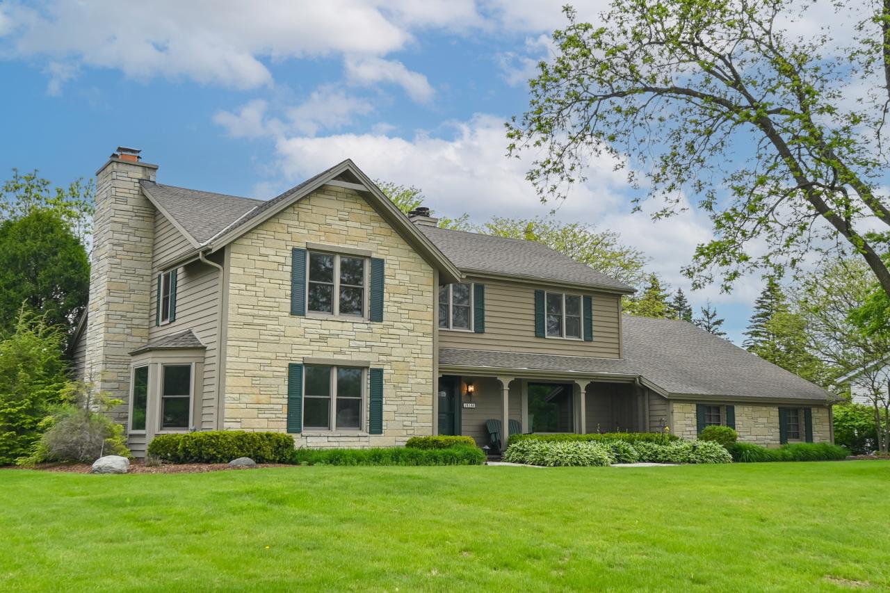 18140 Colline Vue Blvd, Brookfield, WI 53045