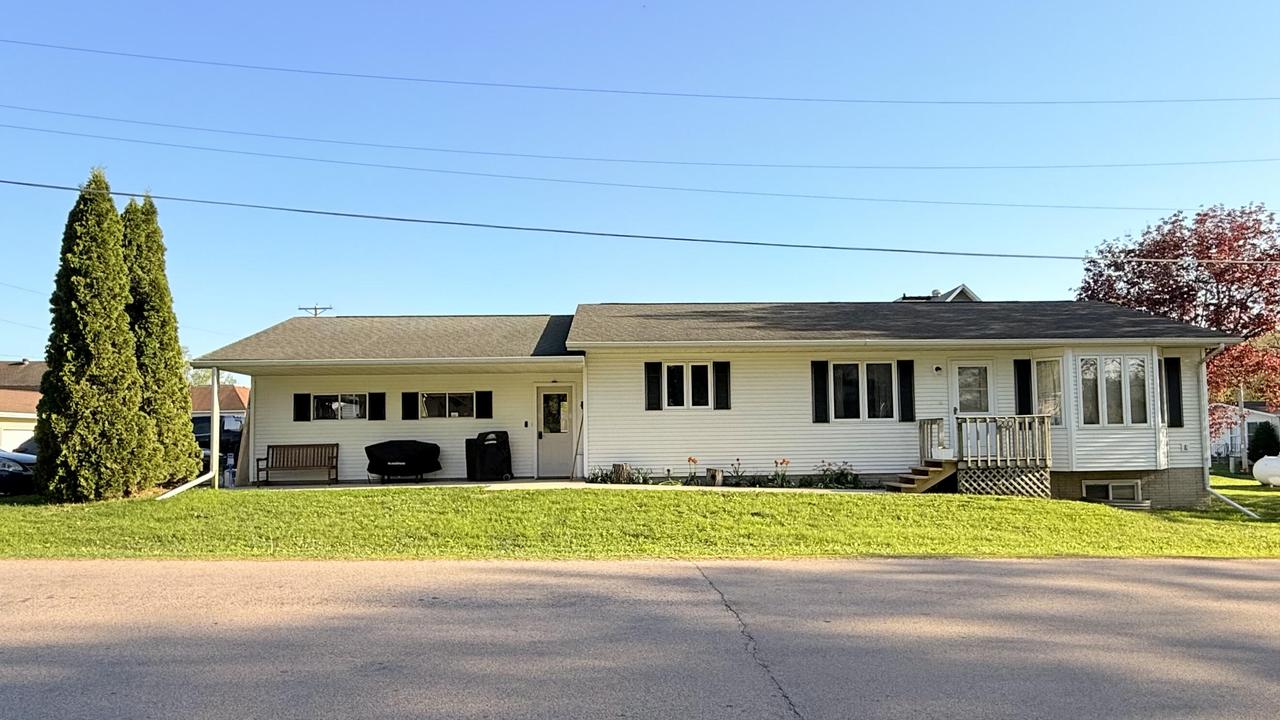 200 Depot St, Chaseburg, WI 54621