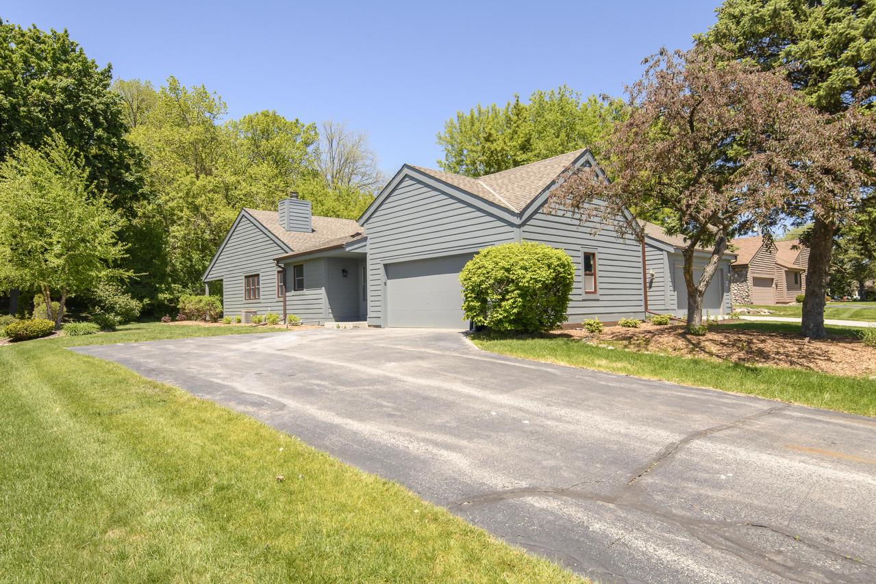 W133N8139 Danell Dr, Menomonee Falls, WI 53051