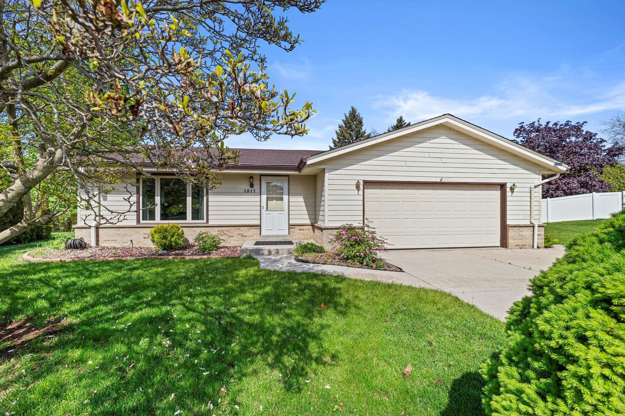 1517 Merry Ct, Port Washington, WI 53074