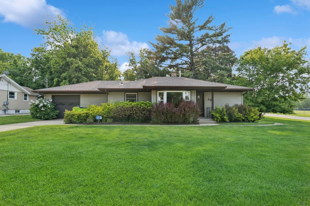 64 Collie St, Williams Bay, WI 53191