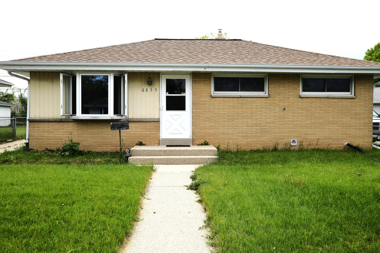[Address Hidden by Seller], Milwaukee, WI 53223