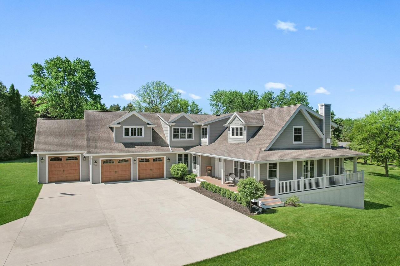 S36W27905 Robin Hill, Waukesha, WI 53189