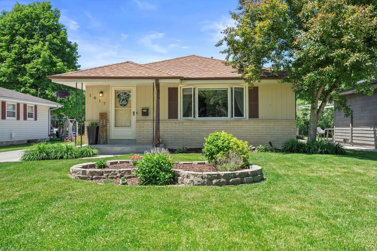 1017 S 120th St, West Allis, WI 53214