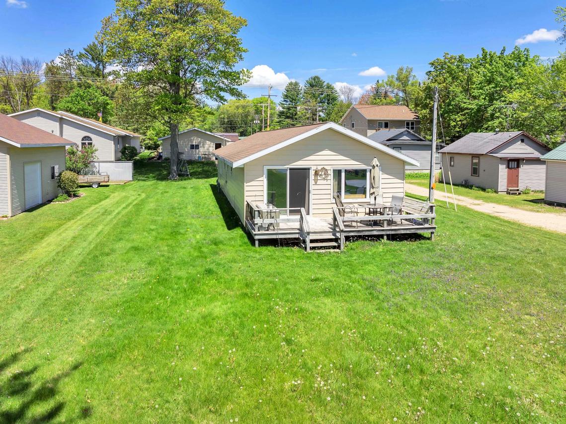 W6013 Lake Dr, Wescott, WI 54166
