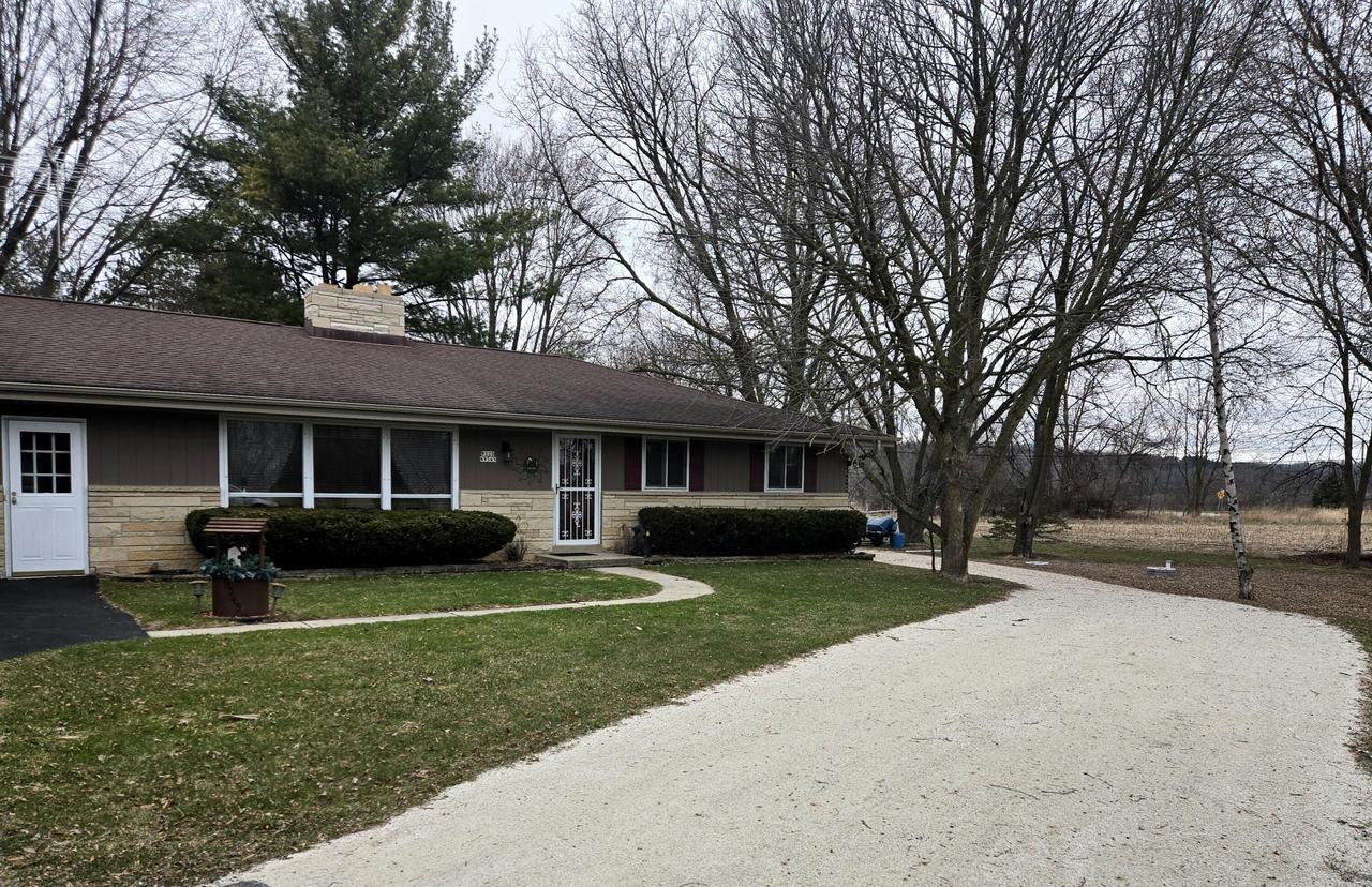 W220N9545 Town Line Rd, Lisbon, WI 53051