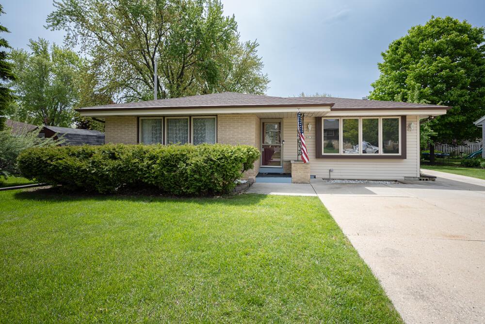 4919 W Cold Spring #53220, Greenfield, WI 53220