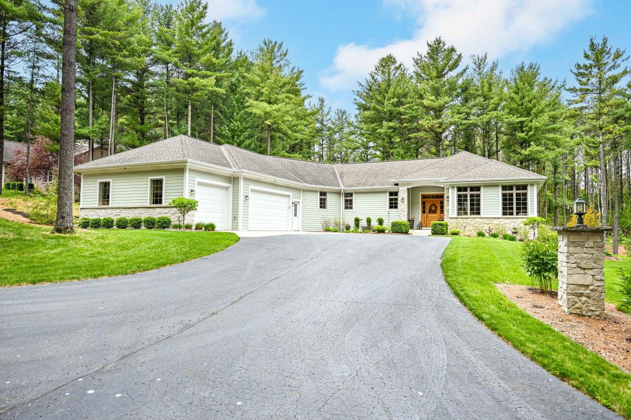 7855 Indian Lore Rd #4, Farmington, WI 53090
