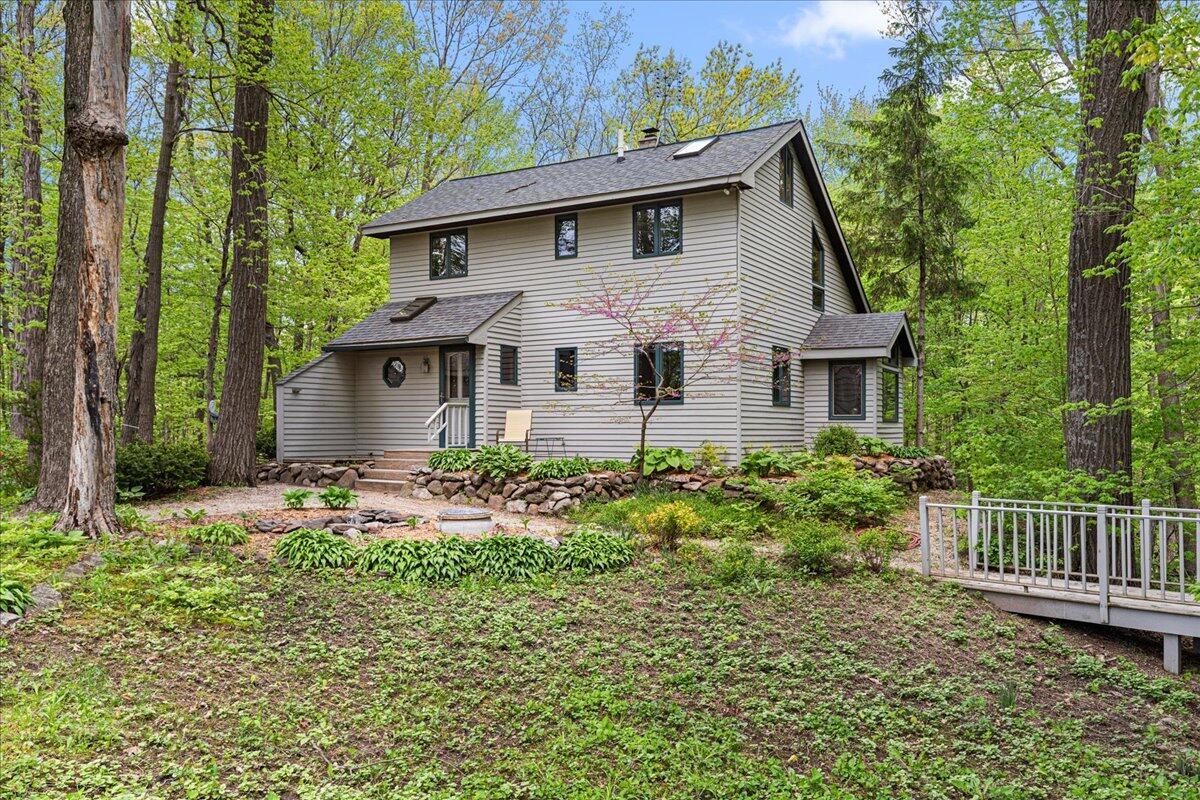 9561 Maple Tree Rd, Farmington, WI 53040