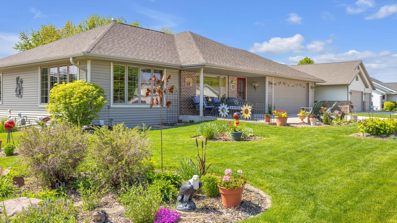 181 Lexington Ct, Sheboygan Falls, WI 53085