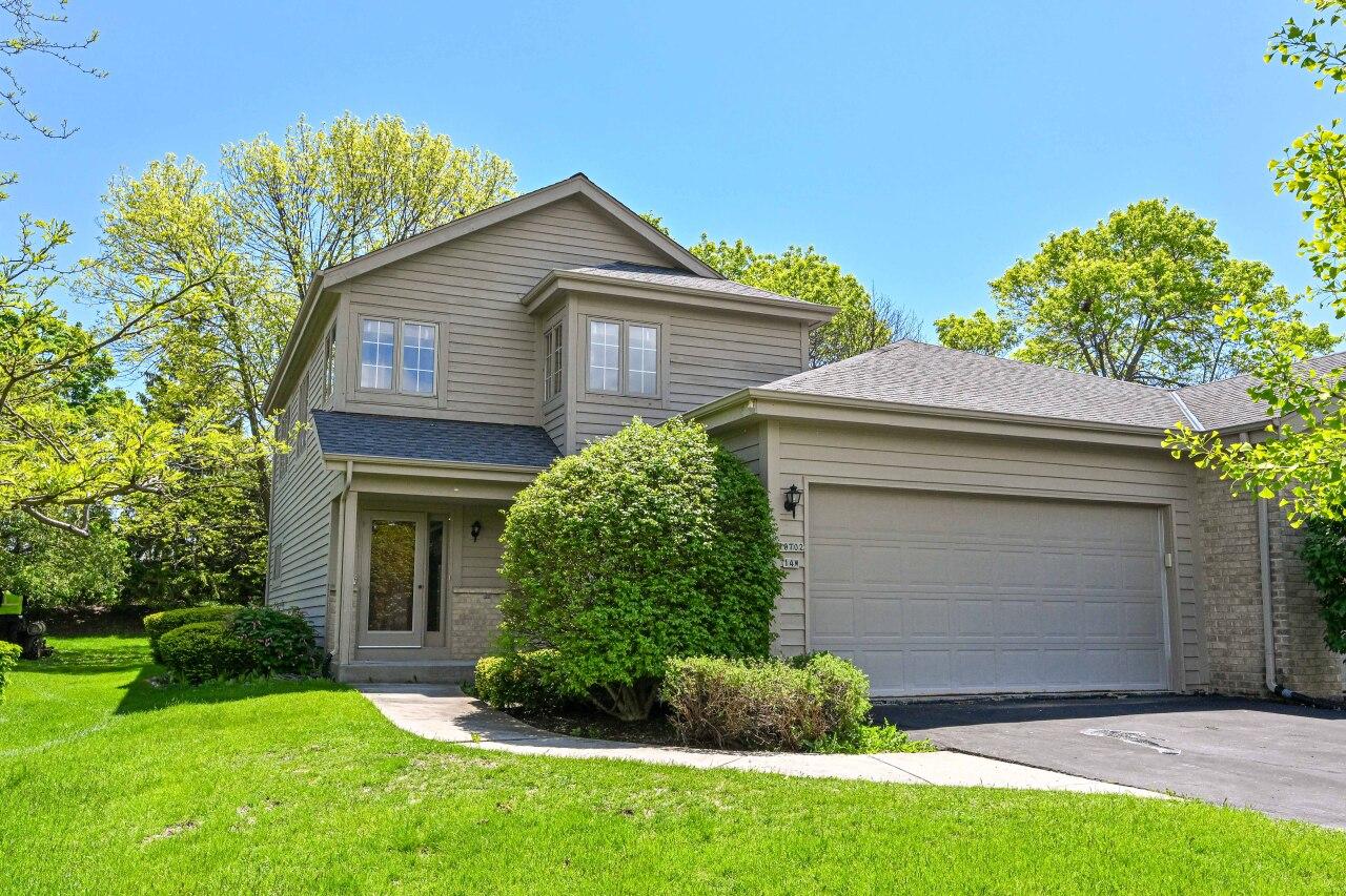 10702 N De La Warr Cir, Mequon, WI 53092