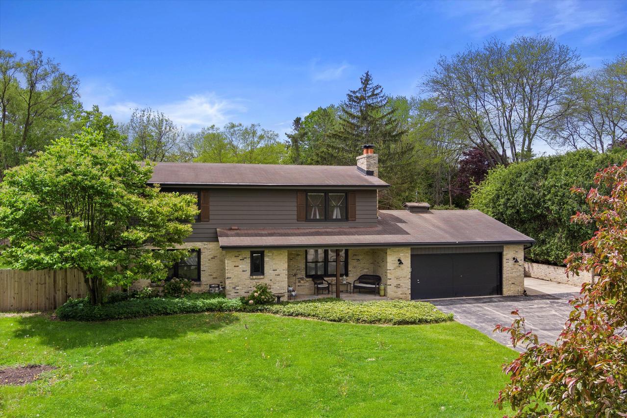 5521 S New Berlin Rd, Hales Corners, WI 53130