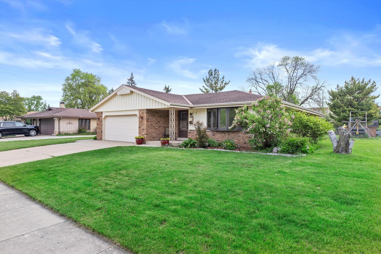 6084 S 18th St, Milwaukee, WI 53221
