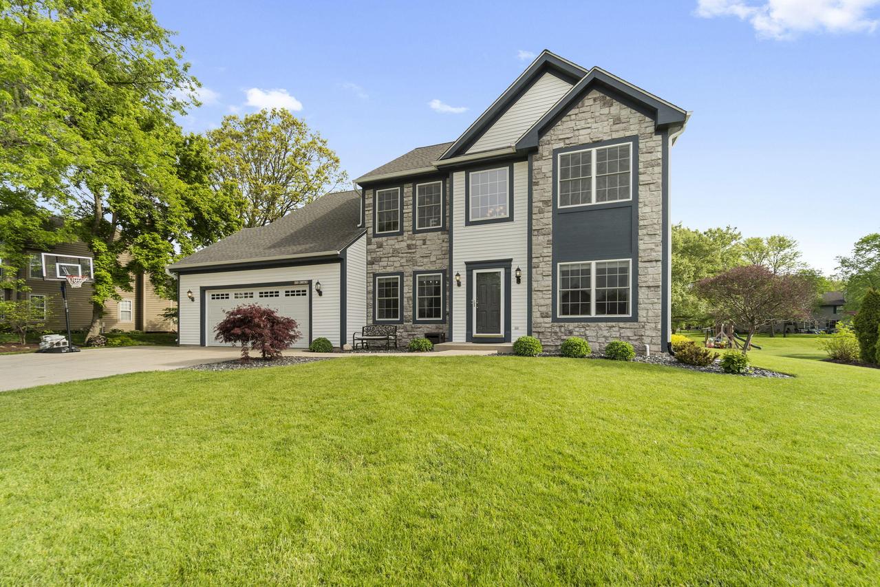 N73W22620 Edgewood Ln, Sussex, WI 53089