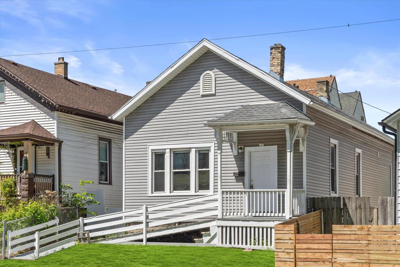 633 S 9th St, Milwaukee, WI 53204