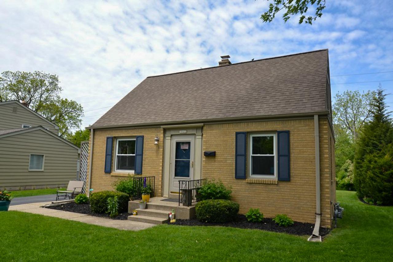 10432 W Manor Park, West Allis, WI 53227