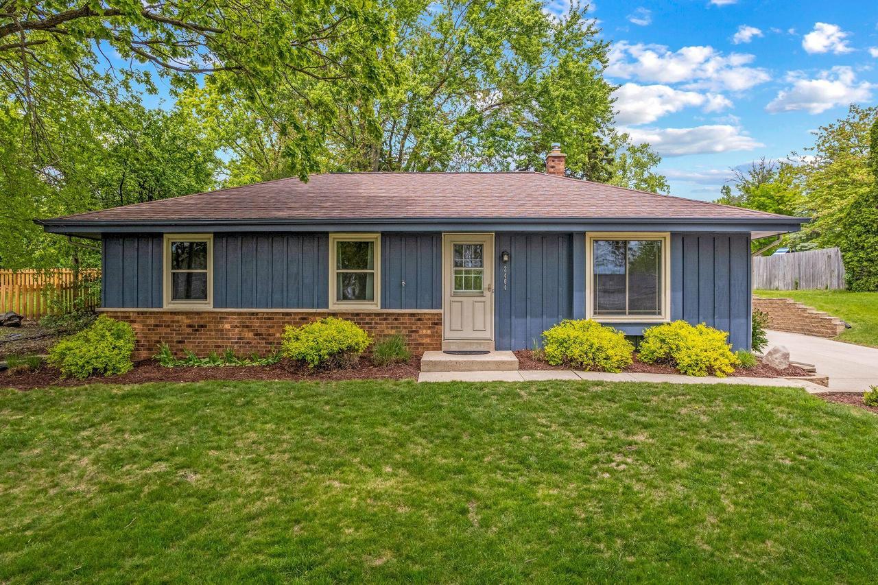 2404 Brentwood Dr, Waukesha, WI 53188