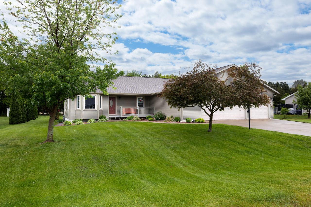 N8343 Mcwain Dr, Holland, WI 54636