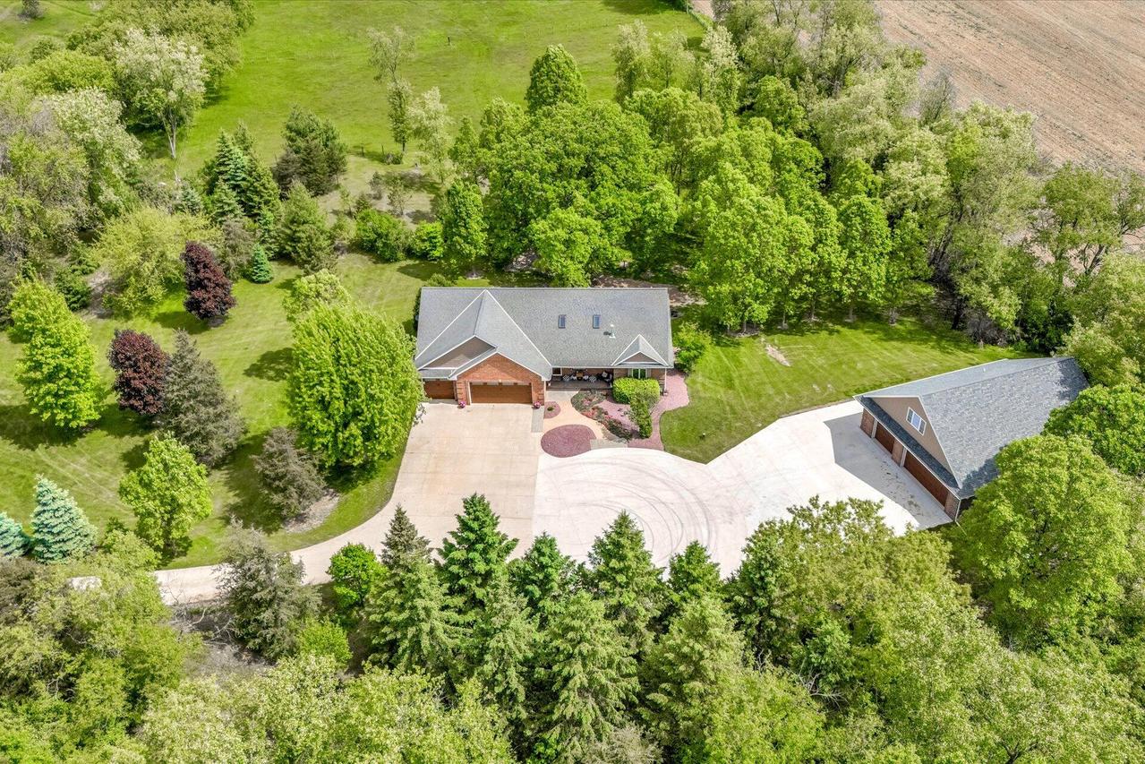N8414 Pleasant Lake, Troy, WI 53120