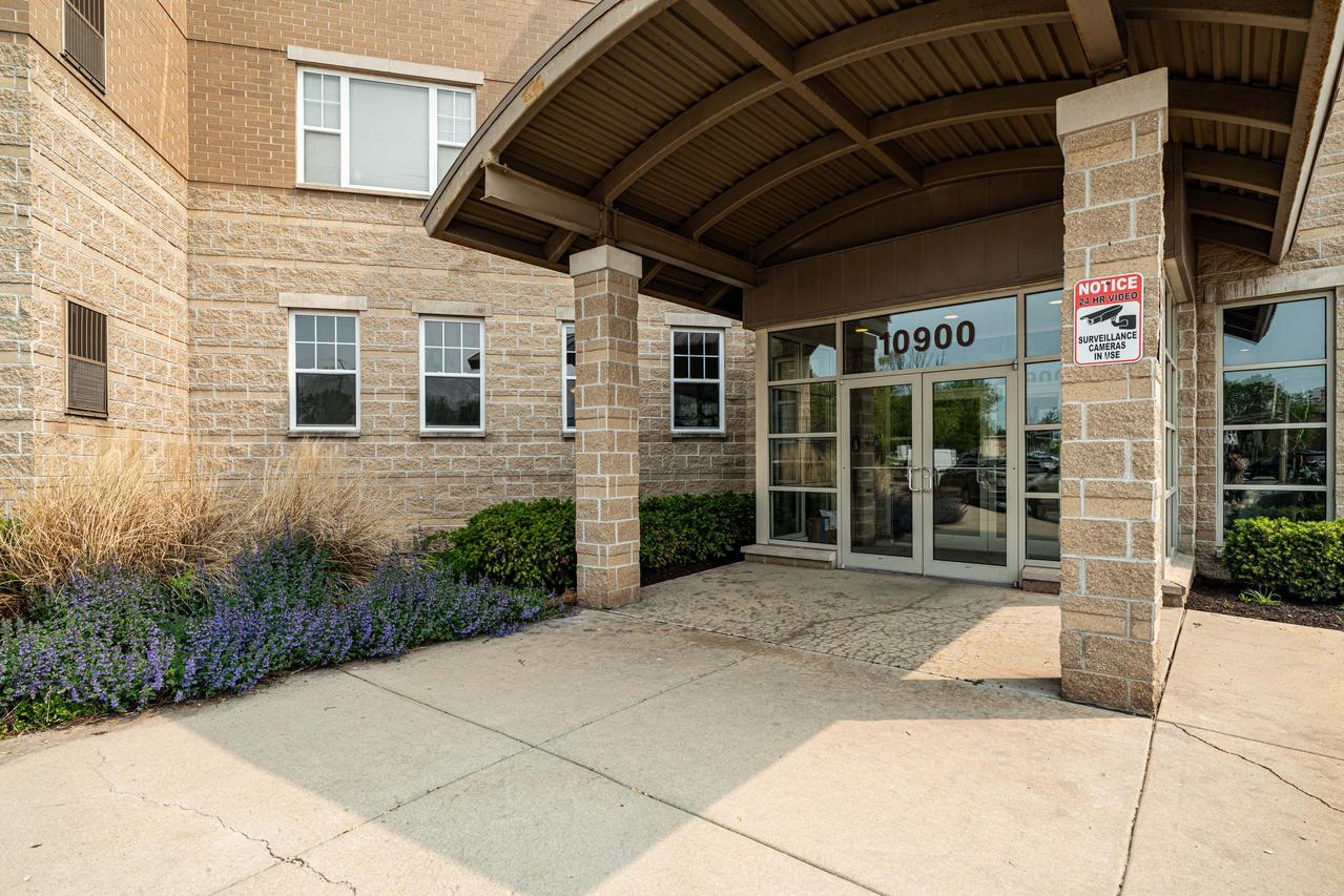 10900 W Bluemound Rd #309, Wauwatosa, WI 53226