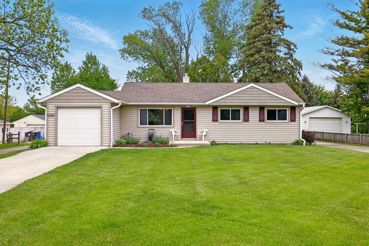 8700 12th Pl, Somers, WI 53144