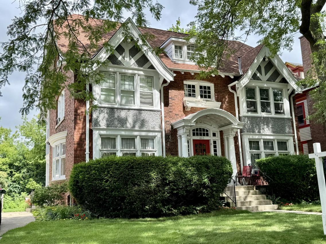 2615 N Summit Ave, Milwaukee, WI 53211