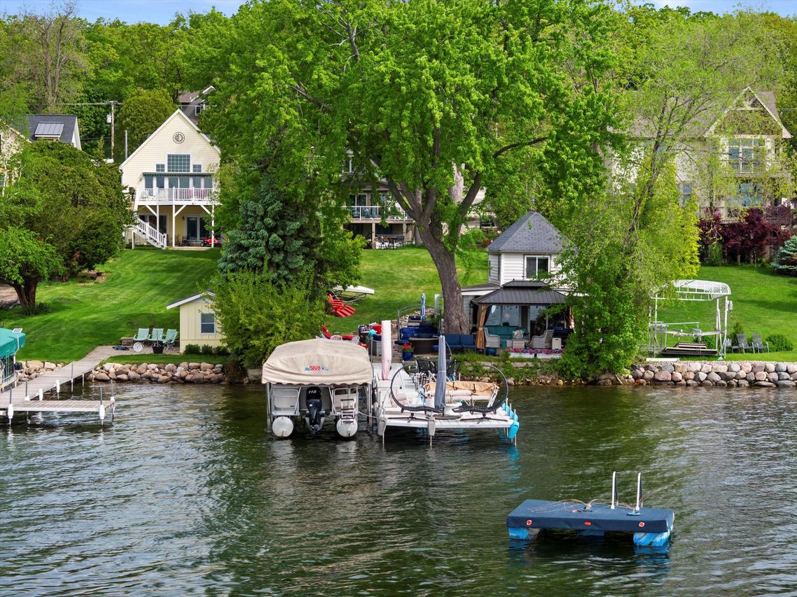 N26W30255 Maple Ave, Delafield, WI 53072