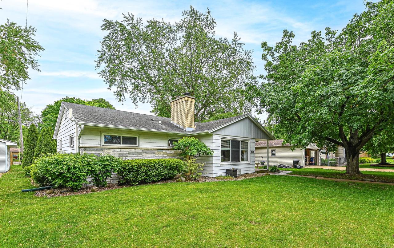 208 N Kendrick Ave, Burlington, WI 53105