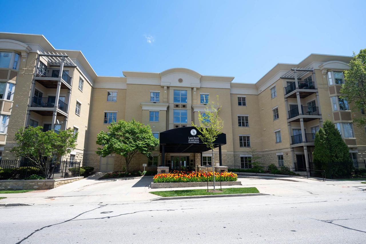 1300 N Prospect Ave #205, Milwaukee, WI 53202