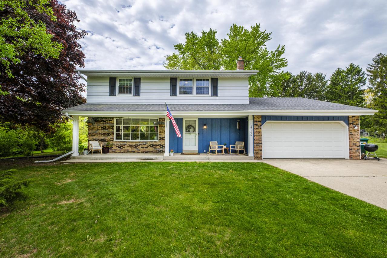 12105 W Shawnee Pass, Mequon, WI 53097