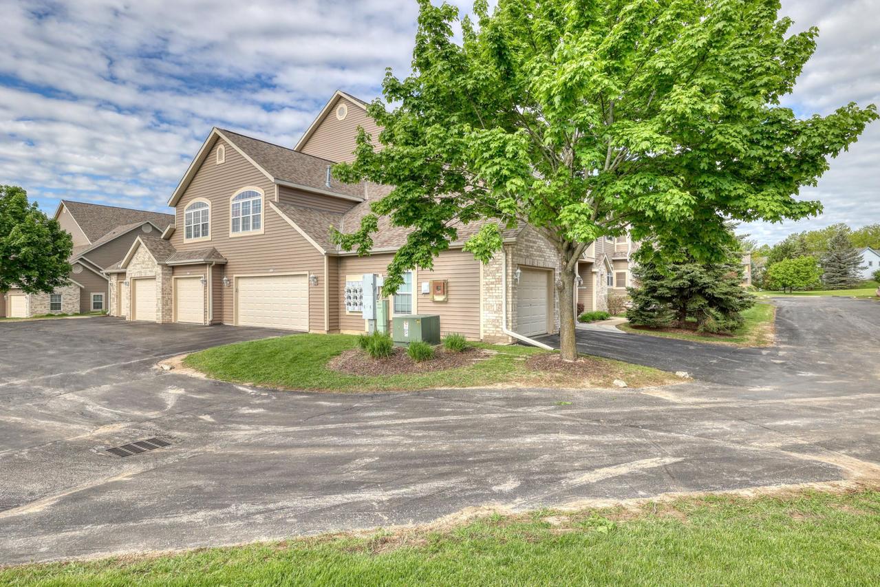 W159N4872 Graysland Dr, Menomonee Falls, WI 53051